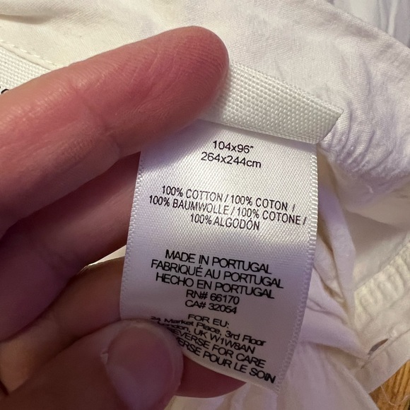 Anthropology, king ruffle duvet with 3 uti shams - Picture 10 of 13